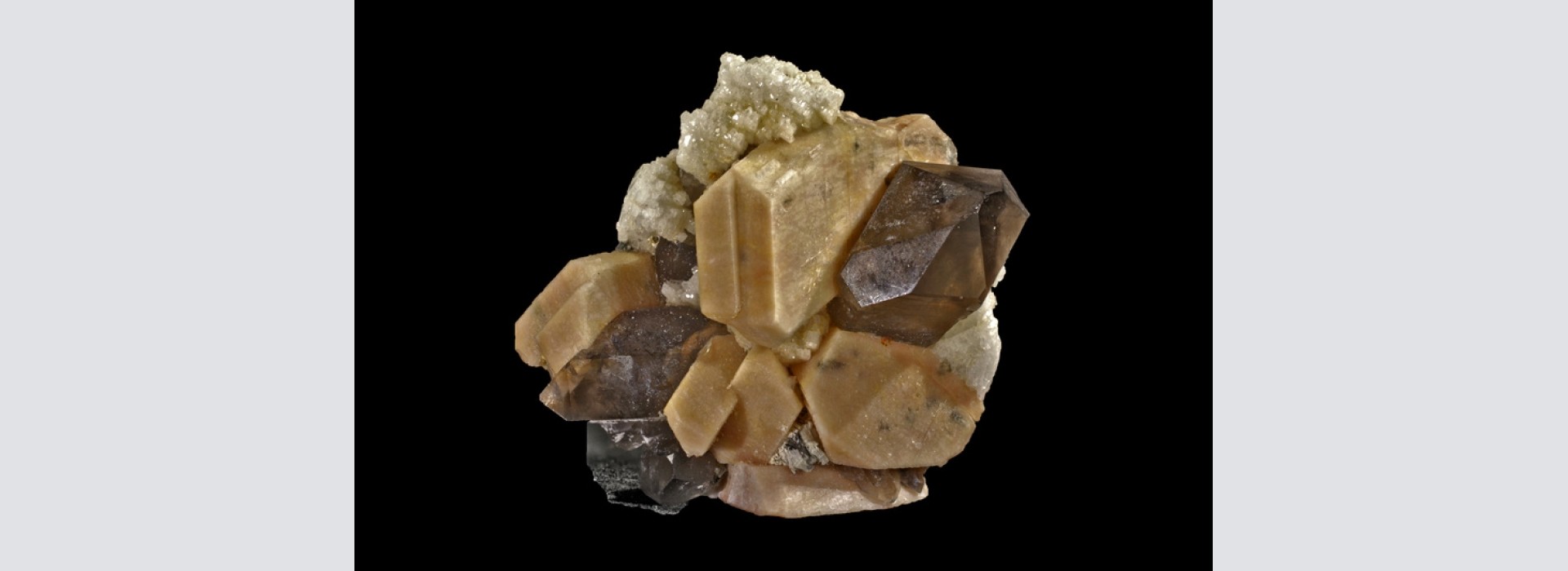 El mineral del mes de junio a septiembre: Microclina con cuarzo y albita